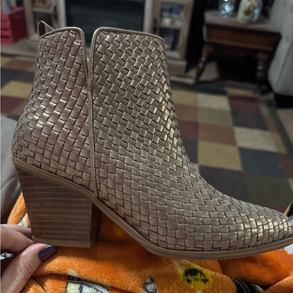 New never worn - Picture 2 of 4